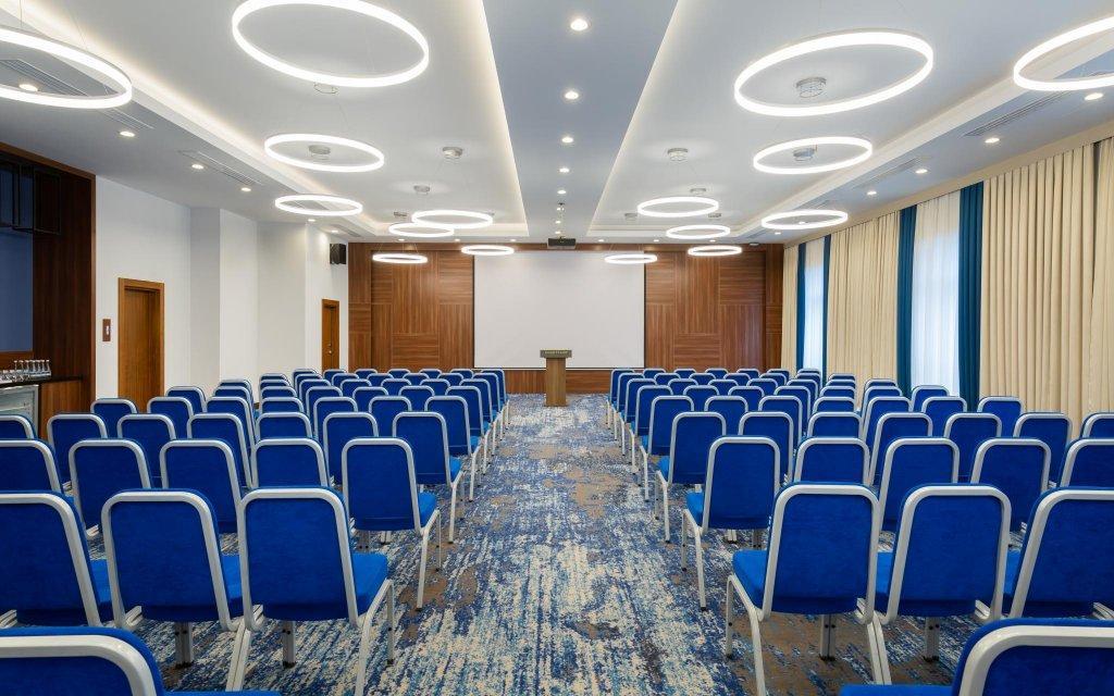 Courtyard By Marriott Tashkent Hotel Bagian luar foto