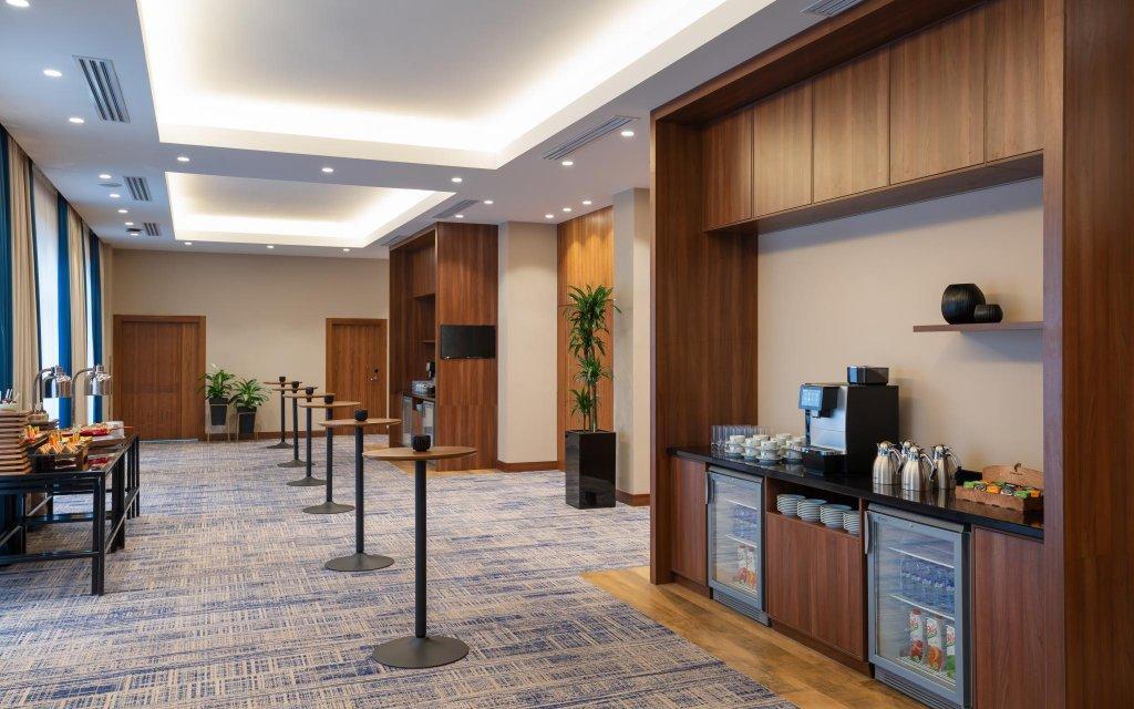 Courtyard By Marriott Tashkent Hotel Bagian luar foto
