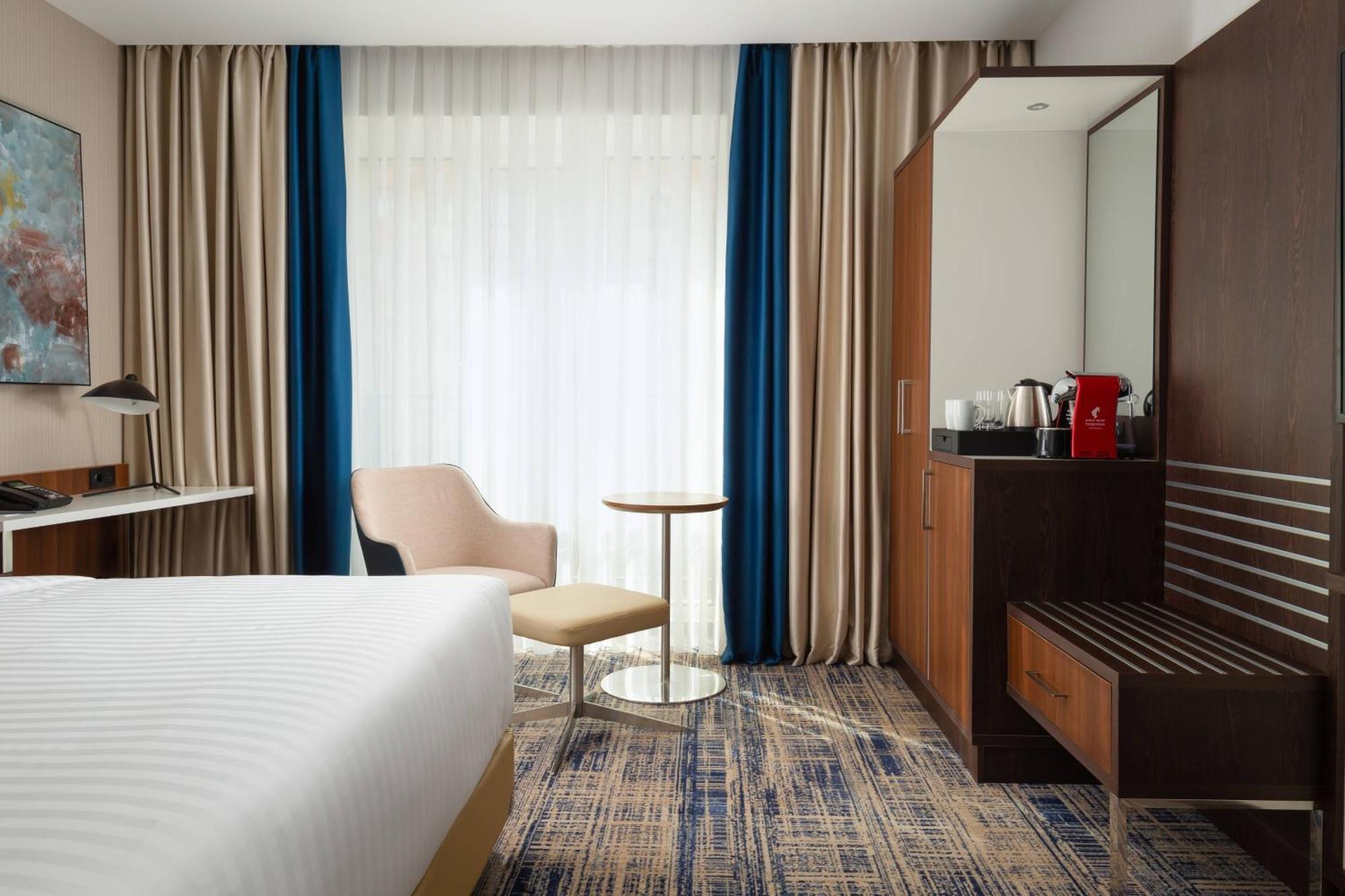 Courtyard By Marriott Tashkent Hotel Bagian luar foto