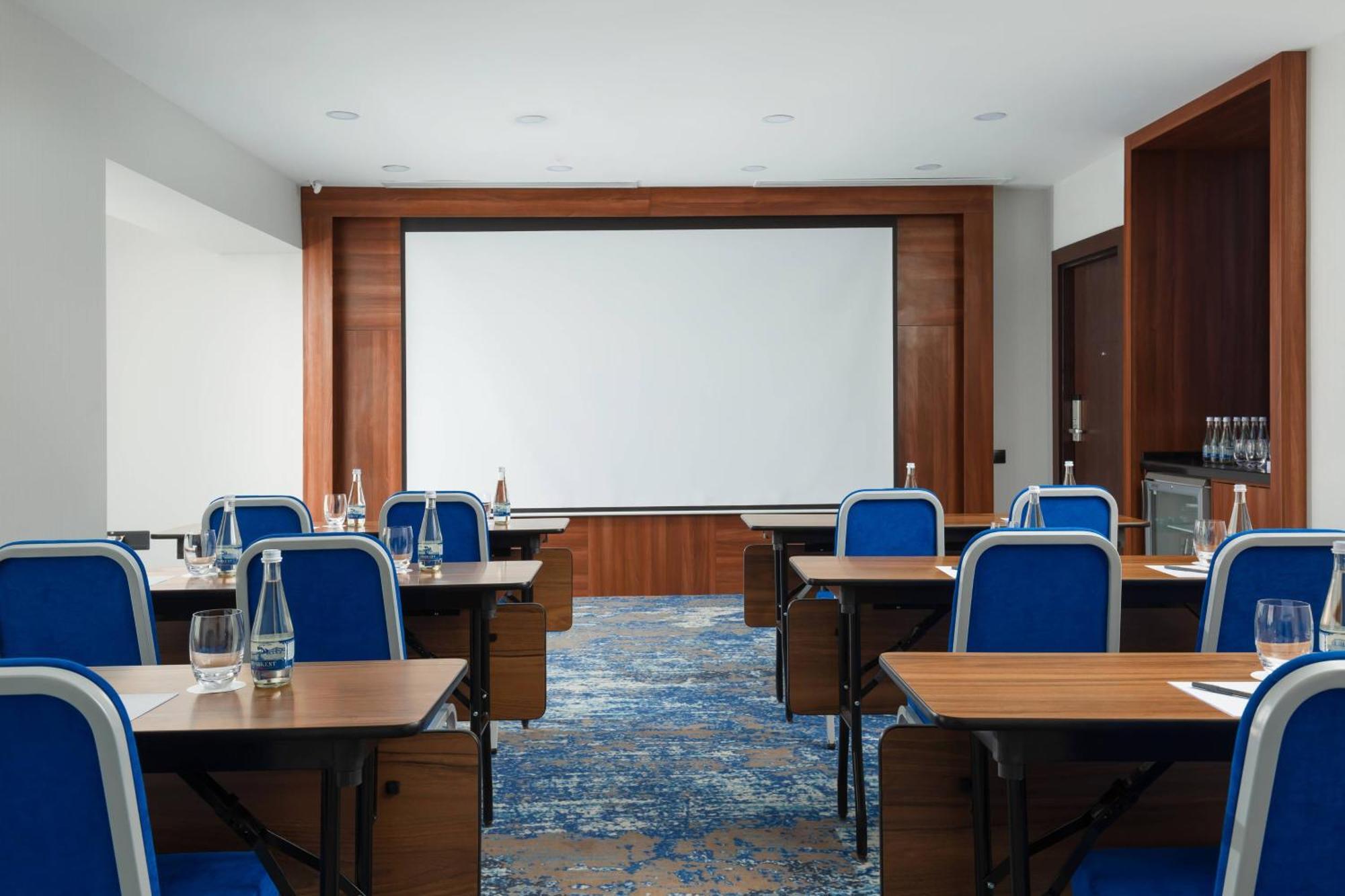 Courtyard By Marriott Tashkent Hotel Bagian luar foto
