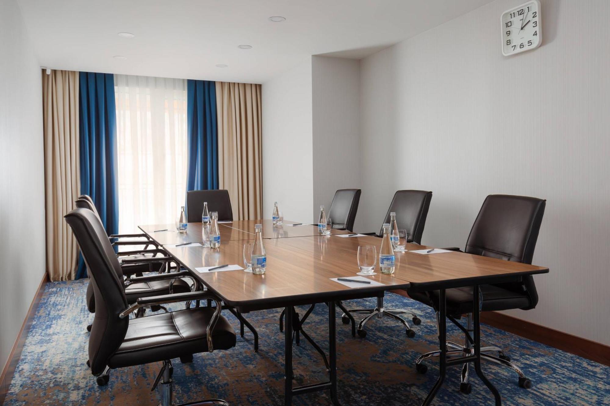 Courtyard By Marriott Tashkent Hotel Bagian luar foto