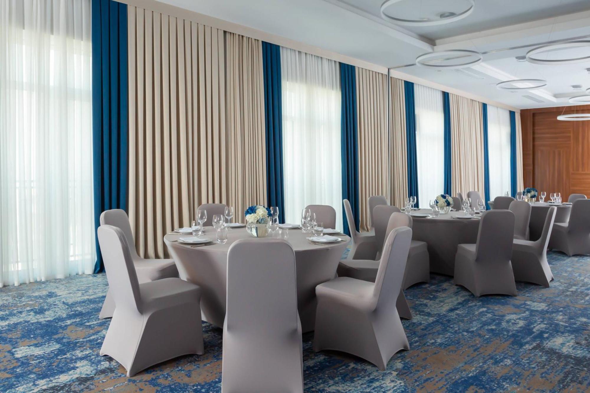 Courtyard By Marriott Tashkent Hotel Bagian luar foto