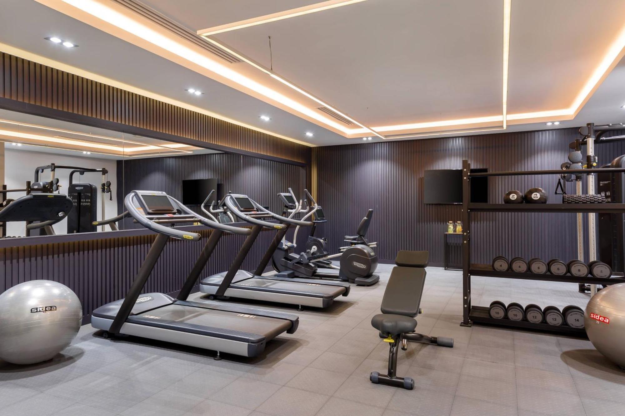 Courtyard By Marriott Tashkent Hotel Bagian luar foto