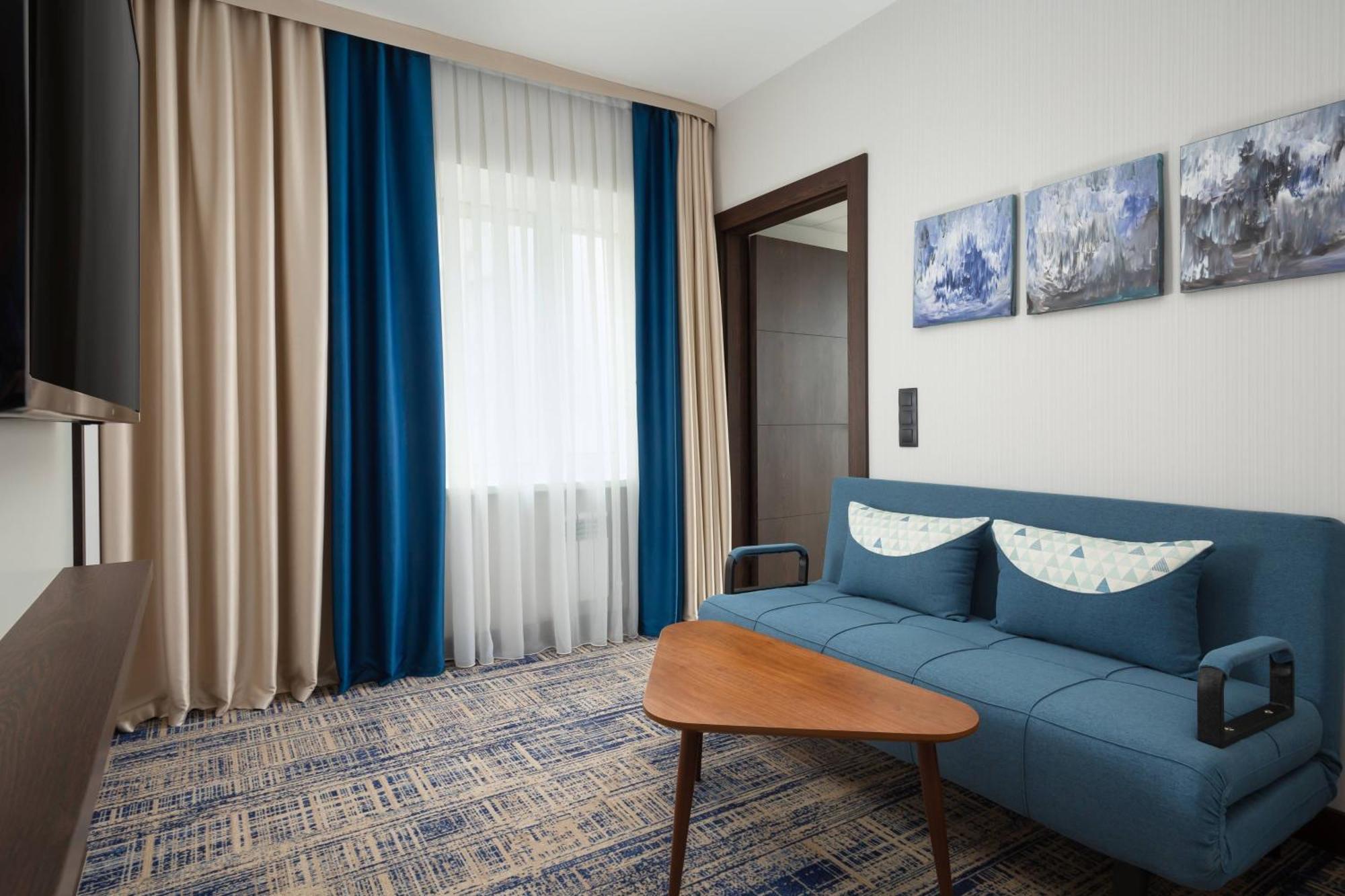 Courtyard By Marriott Tashkent Hotel Bagian luar foto