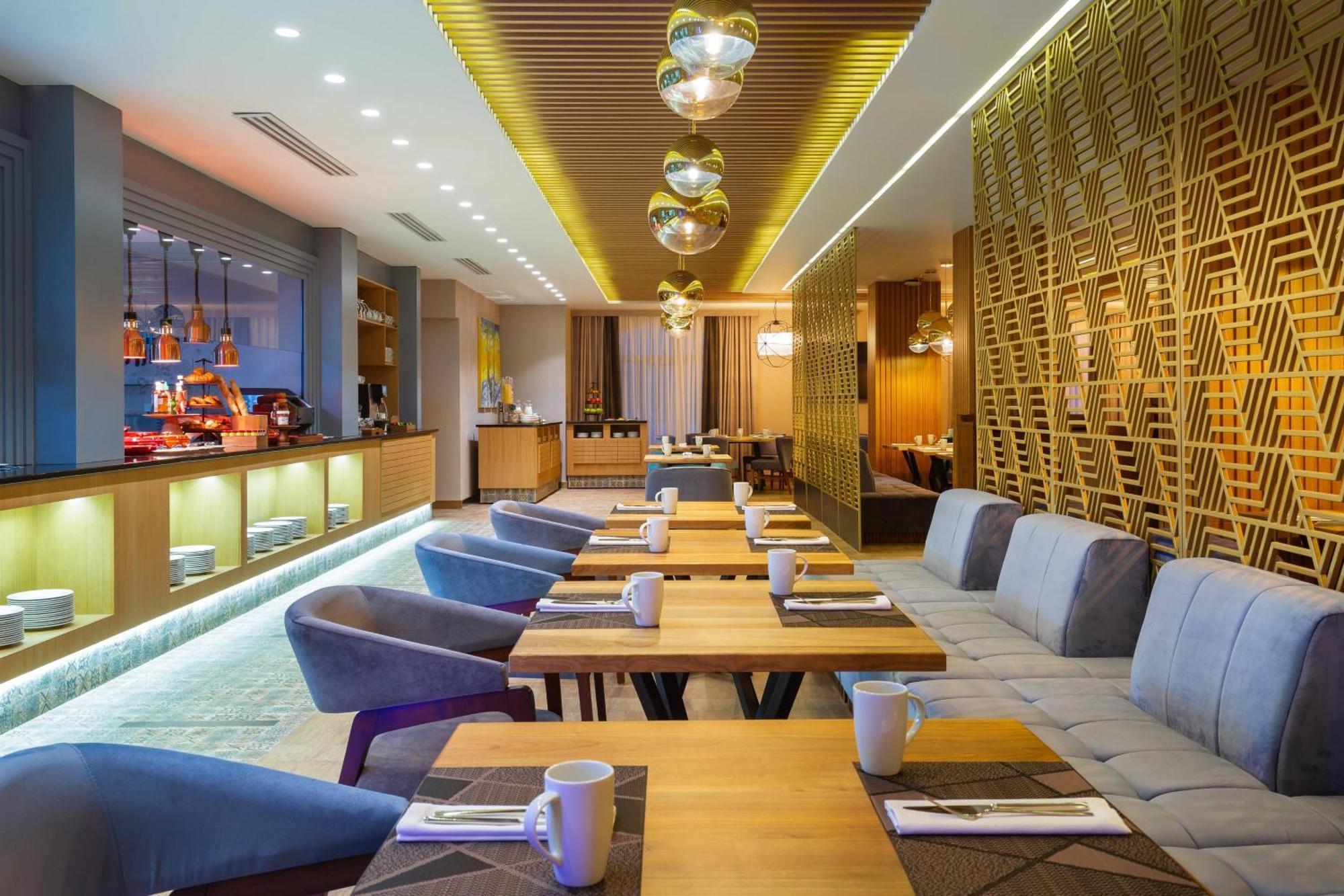 Courtyard By Marriott Tashkent Hotel Bagian luar foto