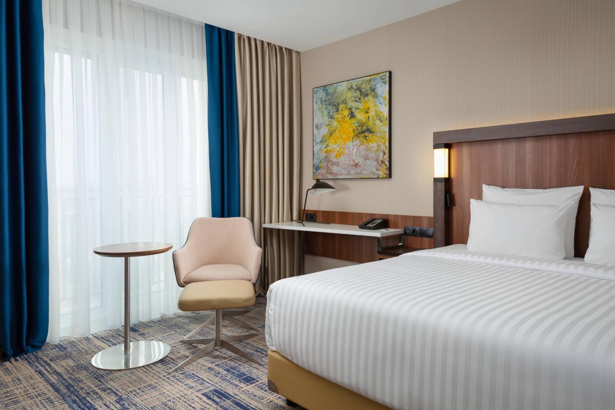 Courtyard By Marriott Tashkent Hotel Bagian luar foto