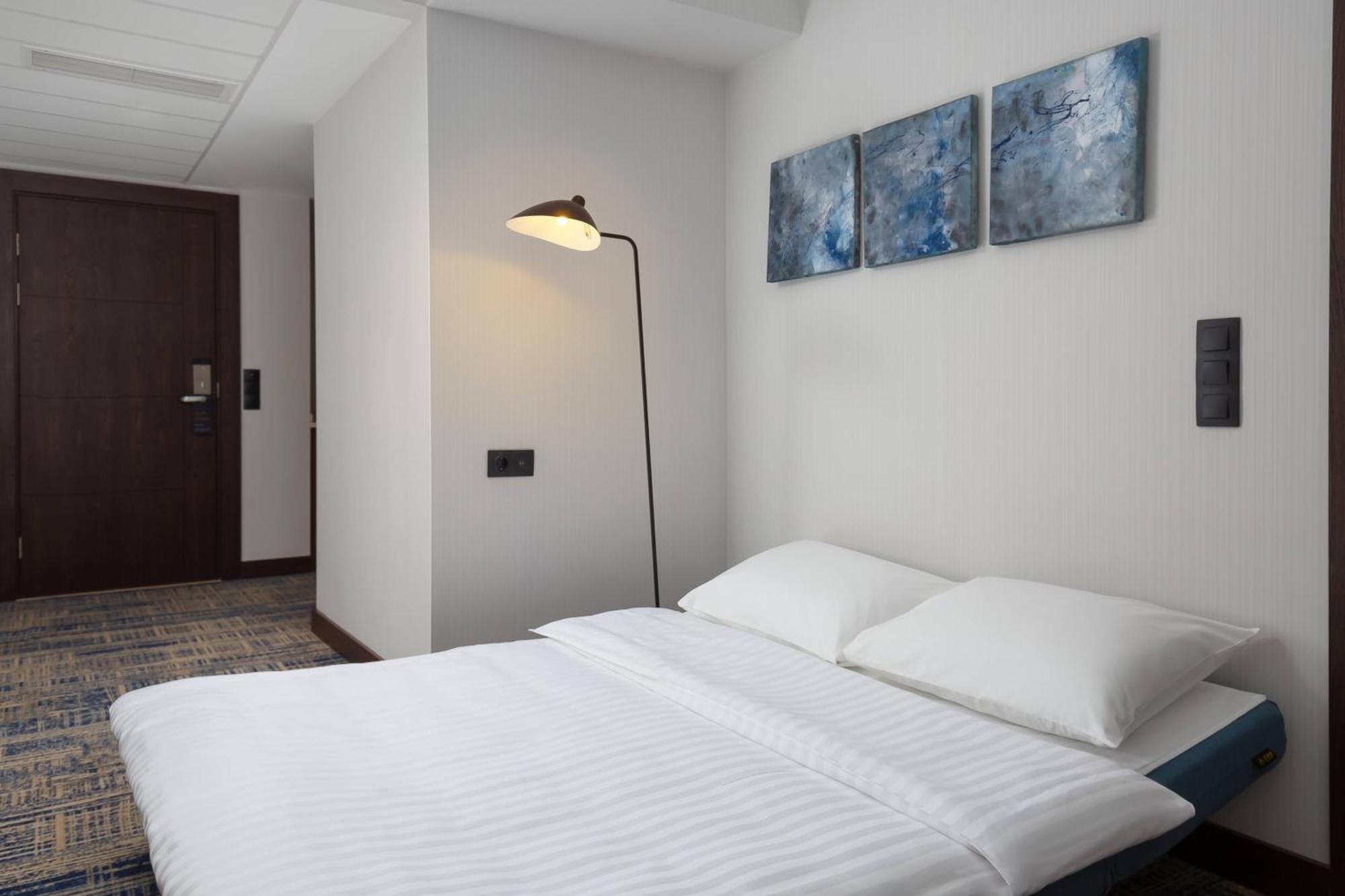 Courtyard By Marriott Tashkent Hotel Bagian luar foto