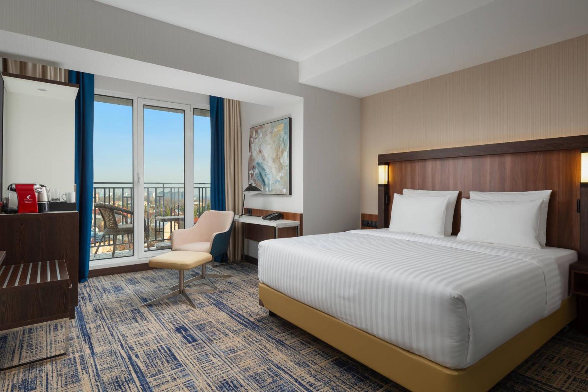Courtyard By Marriott Tashkent Hotel Bagian luar foto