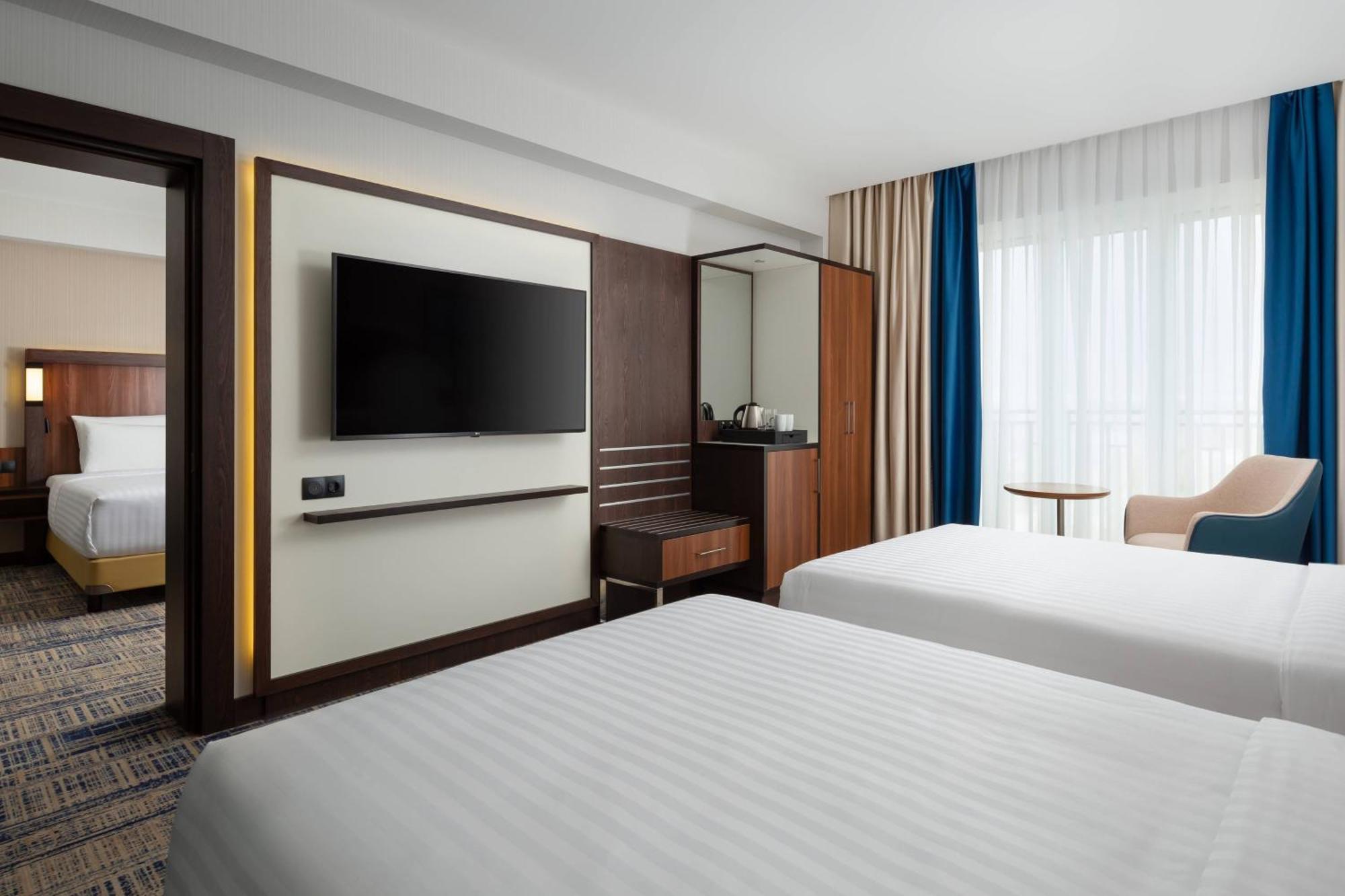 Courtyard By Marriott Tashkent Hotel Bagian luar foto