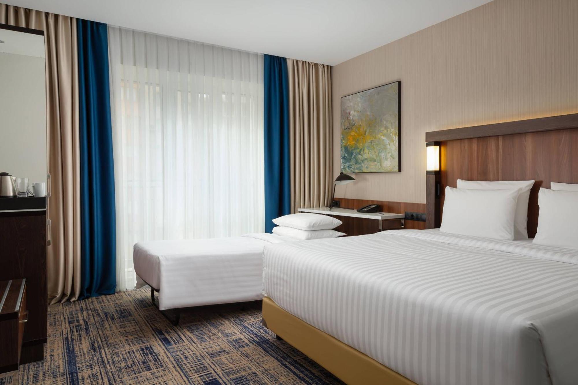 Courtyard By Marriott Tashkent Hotel Bagian luar foto